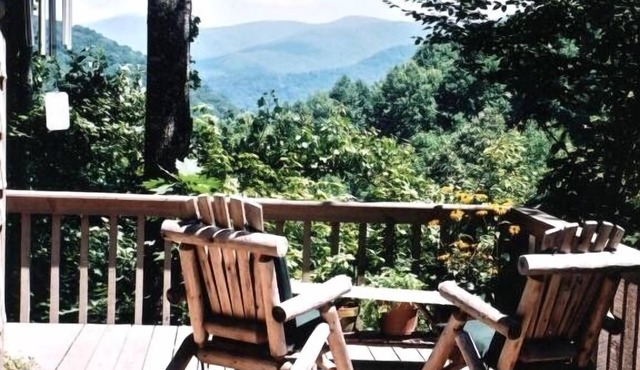 Stunning View, Secluded Luxury Treehouse, State Park Resort, Appalachian Trail in Roan Mountain