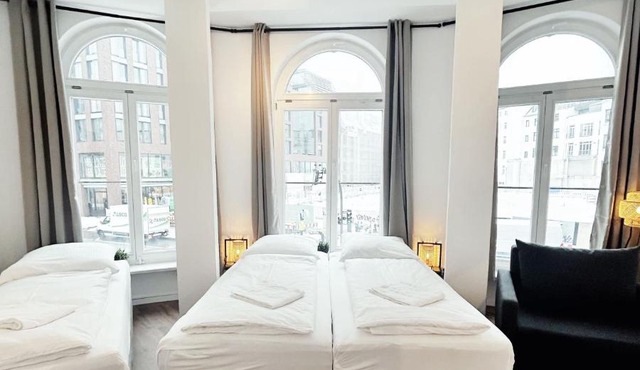 Stylish Apartment near Binnenalster for up to 8 Guests in Hamburg