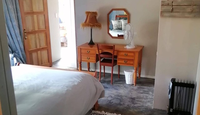 Stylish & comfortable. Close to golf course, shopping & hiking in Centurion