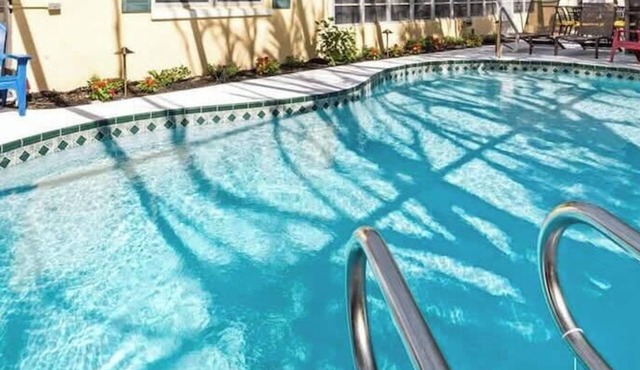 Sunset Beach House, 3 Bedrooms, Private Pool! in Clearwater Beach