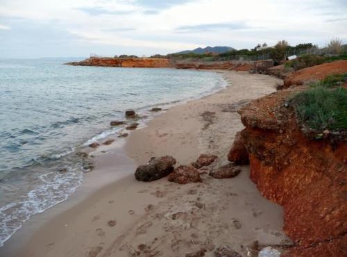 Sunshine's house near the beach, 10 min from the airport in Artemida