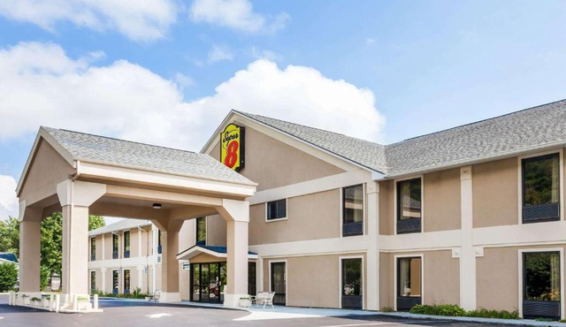 Super 8 by Wyndham Erwin, I-26 Exit 37 in Erwin
