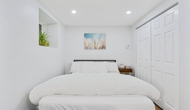 Superb 2BD | Orleans, 5min to Beach|Laundry & Parking in Ottawa