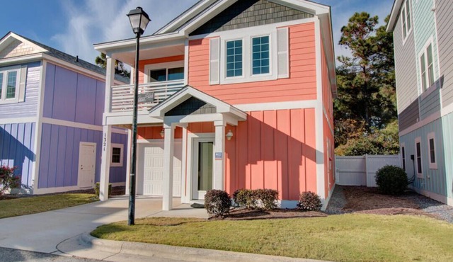 Tangerine Dream at Devonshire Place ,Beautiful expansive property close to the beach + great amenities in Kill Devil Hills