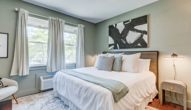 The Fly South - Room in Manteo
