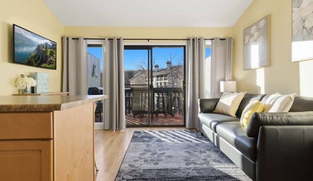 The Nook - Indoor Pool, Lakeside Pool, & Top Floor! in Village of Four Seasons