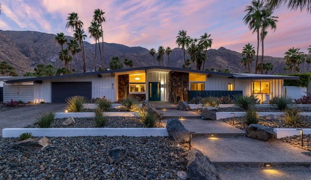 The Topaz Gem: A Mid-Century Modern Palm Springs Retreat with Private Pool & Spa in Palm Springs