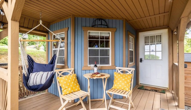 Tiny house experience! Re-discover Life, Love, Self and Peace in Pigeon Forge