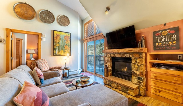 Top Floor River Run Condo w/Private Balcony Overlooking Shared Amenities! in Keystone