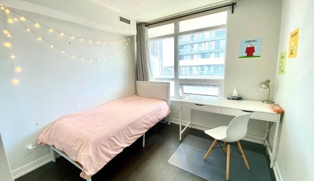 Toronto Downtown One Private Room in a 2B2B Condo Apartment For Female only in Toronto