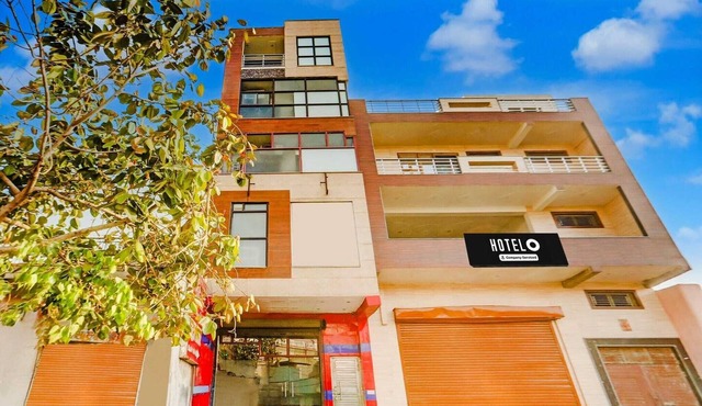 Townhouse Johri Enclave Metro Station in Ghaziabad