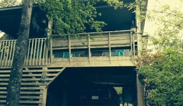 Treehouse OBX. Cozy cottage in family/pet-friendly neighborhood. Close to sound. in Kill Devil Hills