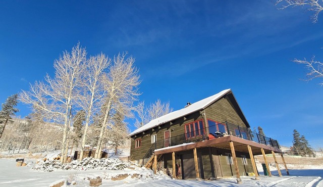True mountain getaway with easy drive to over 6 ski resorts. in Silverthorne