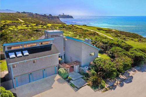 Unmatched Ocean Beach and Mountain Views Family-Friendly Retreat in Moss Beach