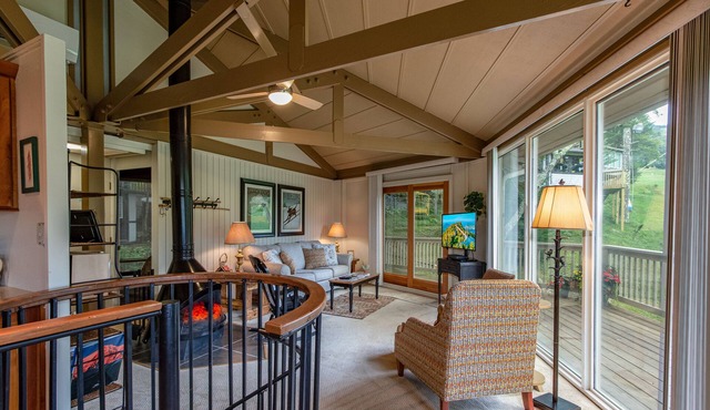Upper Level Duplex - 'Slopeside Hideaway' Ski In/Ski Out in Sugar Mountain