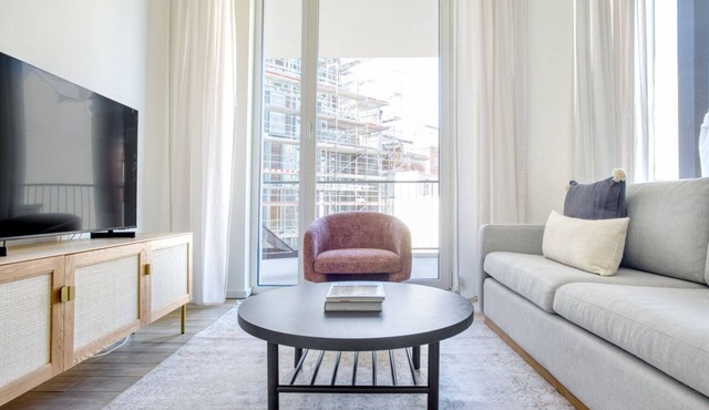 Upscale Charlottenburg 2BR near KaDeWe & Kurfürstendamm, by Blueground in Berlin