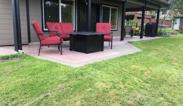 Vancouver Island Ocean Front Suite - hike, visit wineries or just relax!