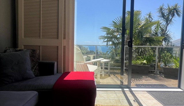 Villa Aqua at Palm Beach - Villa Aqua is a peaceful Palm Beach retreat offering ocean views, a super-king bed, and a bright open-plan living space with full kitchenette and private terrace. Enjoy resort facilities including a restaurant, bar, and swi
