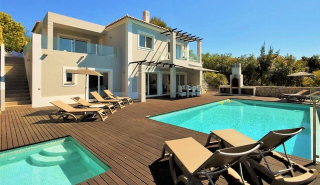 Villa Louella 4 bed AC 10min walk beach Htd pool+child pool, games room, wifi.