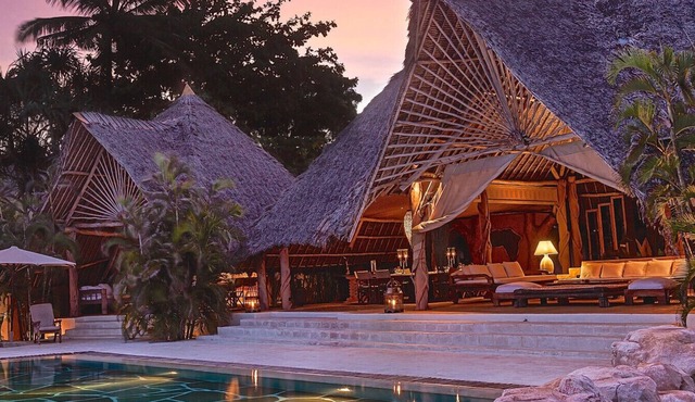 VILLA SERENITY - Four Bedroom Villa, Sleeps 10 in Diani Beach