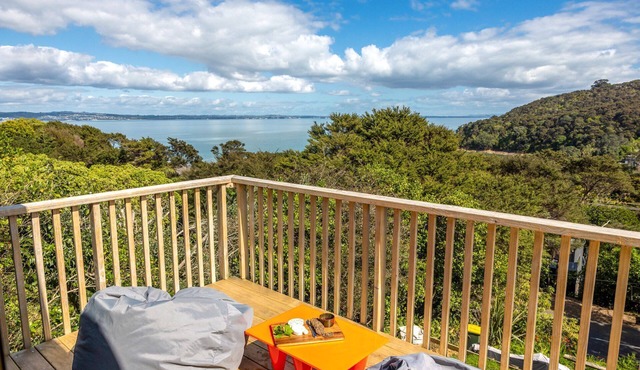 Vista Mar - Rocky Bay Family Retreat Sea Views in Waiheke Island