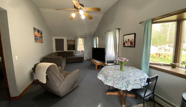 Wakefield one bedroom apartment- 5 minutes to the beach!