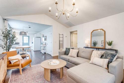 Walnut St, Charming, 3bed, 2bath in Spring Hill