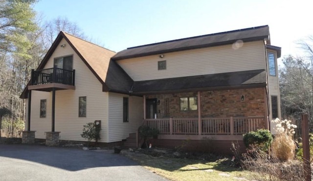 Welcome to "The Snurfer House". Your getaway in the Pocono Mountains! in Palmerton