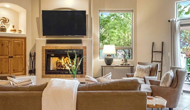 West Sedona 4BR luxury home on private half acre w/Hot Tub & Red Rock Mt Views!
