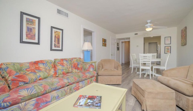 Xanadu 19-A, 2 Bedroom, Sleeps 6, Walk to Beach, Large Pool, Free Tennis in Hilton Head Island
