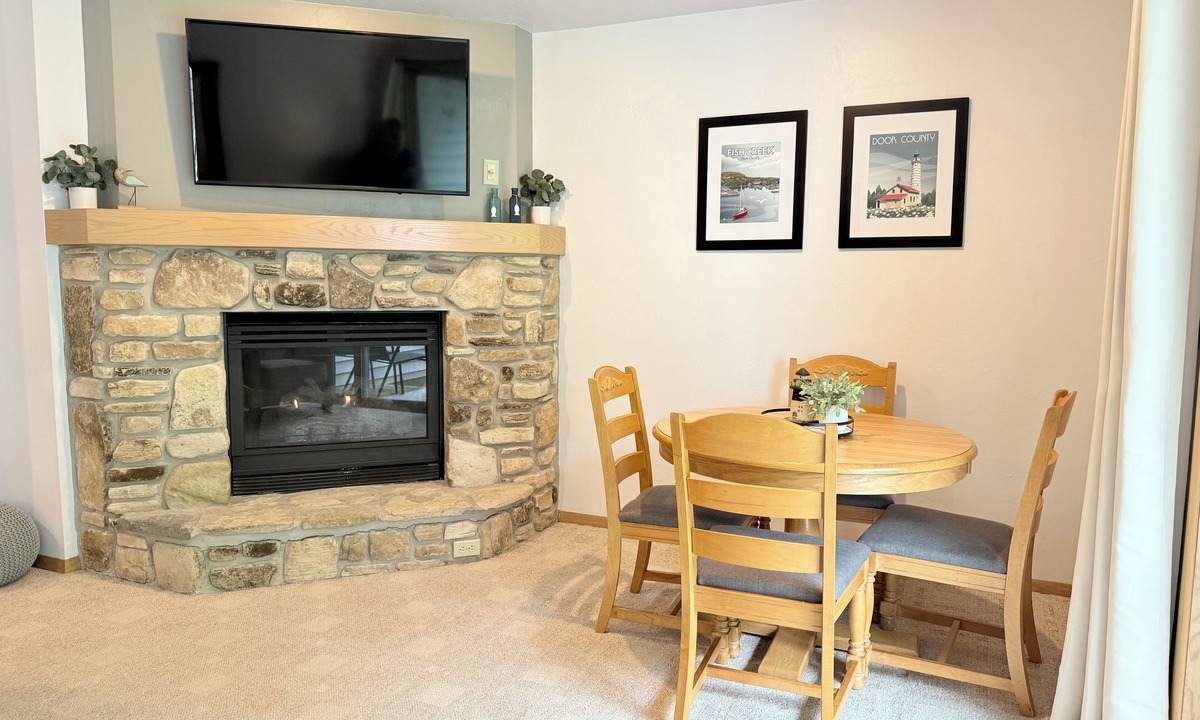 Fish Creek Condo | Fish Creek, Door County Condo - Walk to Shopping, Dining & Peninsula State Park