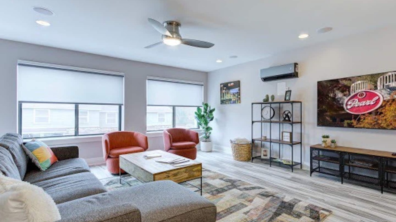 Photo of Livingroom in Tobin Hill