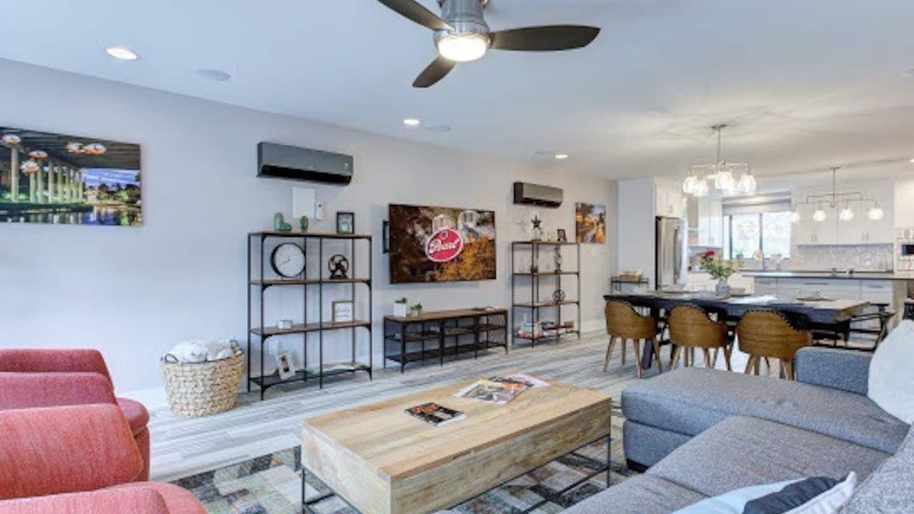 Photo of Livingroom in Tobin Hill