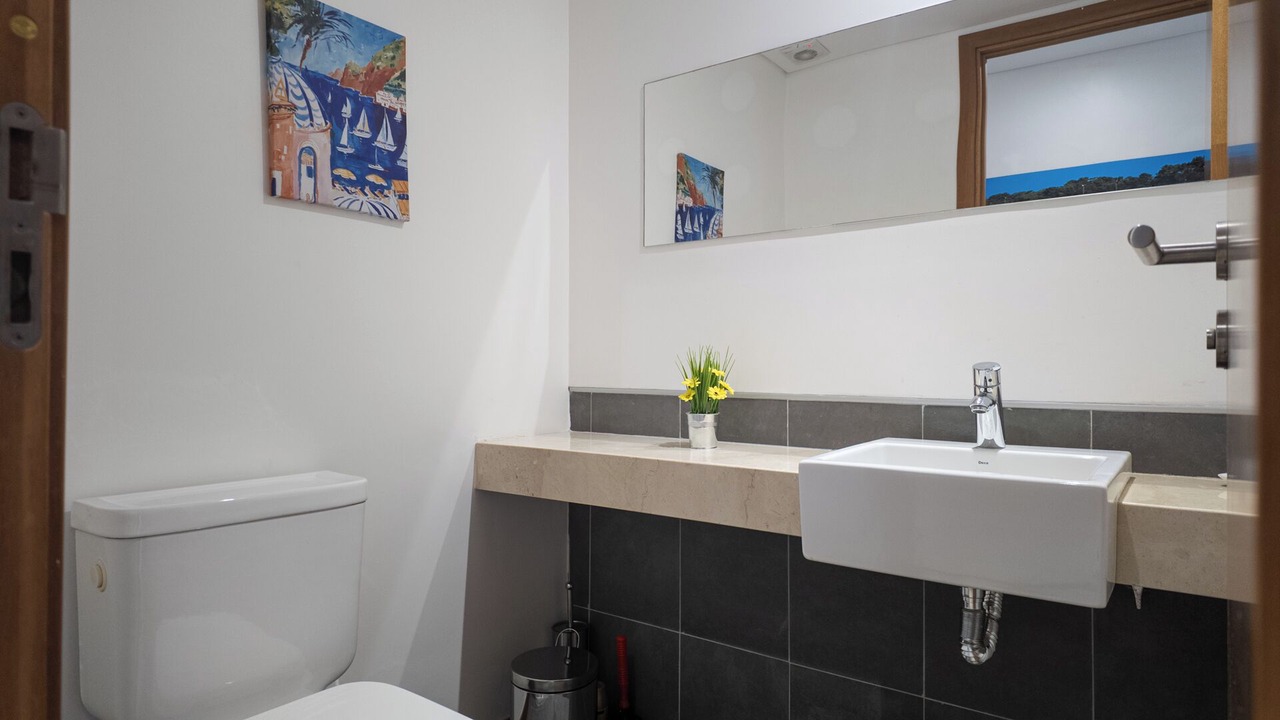 Photo of Bathroom in Peninsula