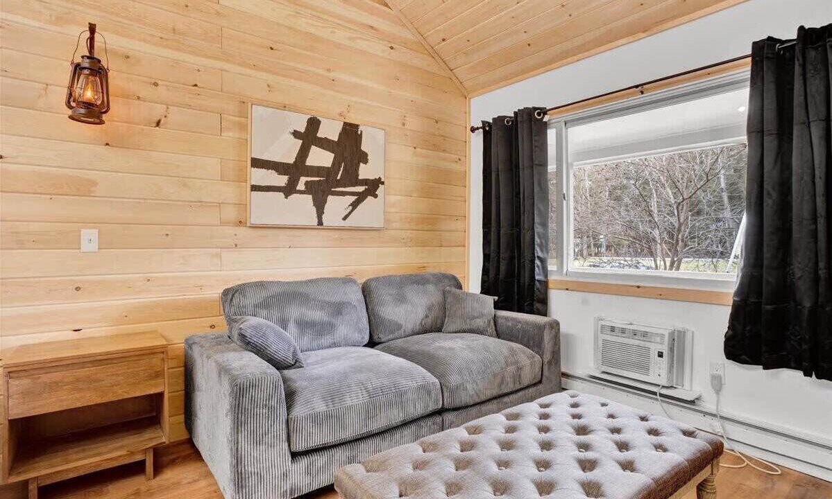 Photo of Livingroom in Canadensis