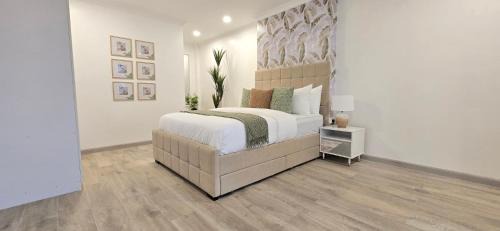 One-Bedroom Apartment with Balcony