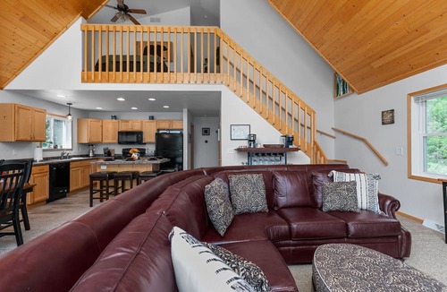 Plainfield Cottage | Family Friendly Lake Home Sleeps 14. Games & Lake Toys. Fire Pit. Dogs Welcome!