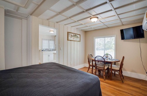 Lake Ozark Cabin | Lake shore fishing cabin #3, Ramp, Boat slip/Dock, great fishing