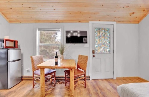 Canadensis Cabin | Elements Modern Cabin | Poconos Pickleball Firepit