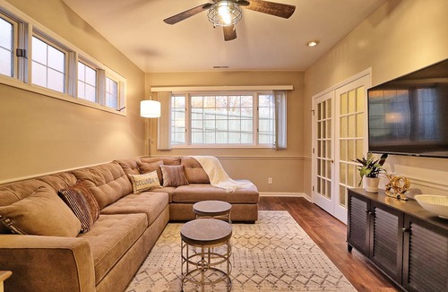 Columbia House | Maple Roost - A Stroll to Downtown Columbia & Square