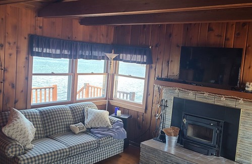 Wautoma Cottage | Right On The Water