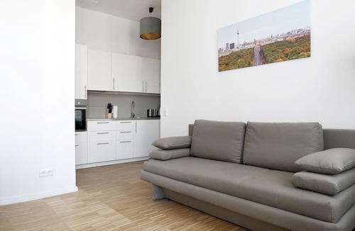 Charlottenburg Apartment | SC 1 box spring beds 70 sqm 3 rooms + balcony + elevator