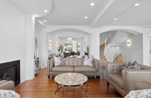 Marina District House | Located on Marina blvd
