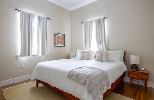 Eastside Promise Neighborhood Apartment | Stylish 3BR Bungalow | Family & Group Ready | 1 Mi to River Walk + Alamo