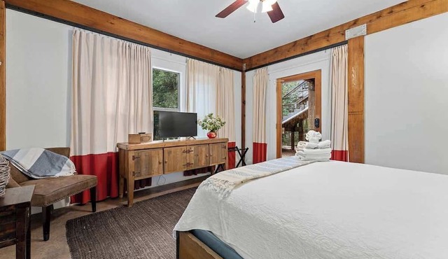 Life is Gruene-riverfront Luxury-1mi To Gruenehall in New Braunfels