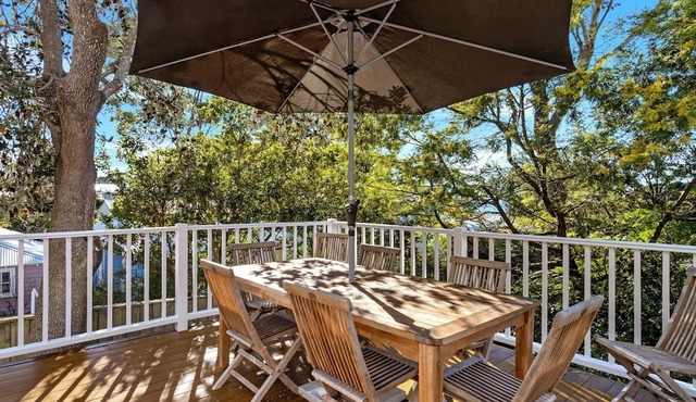 Whalers Retreat superb 3 bedroom cottage in a quiet pocket of Hyams Beach.