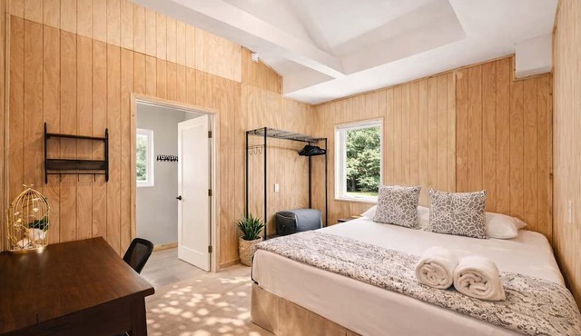 Resort Perks: 10 beds, Beach Hou.se, deck & kitchen in San Diego