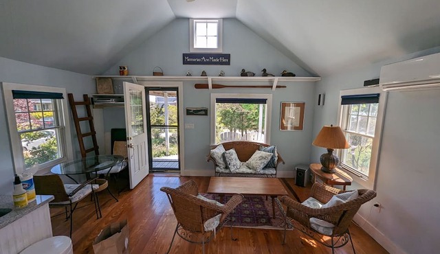 Cozy cottage with Ninigret Pond access and a short walk to the beach
