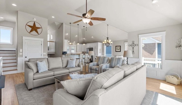 Only 70 Steps to beach access! Elevator! Heated Pool! Pets, Pool Table, Hot tub