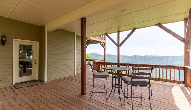 Hangin Out - Stunning Mountain Views, Garage, Jacuzzi Tub in Blowing Rock